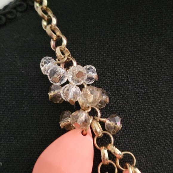 Coral  Beaded Teardrop Cascade Bib Necklace Francesca's Collection - Picture 2 of 4